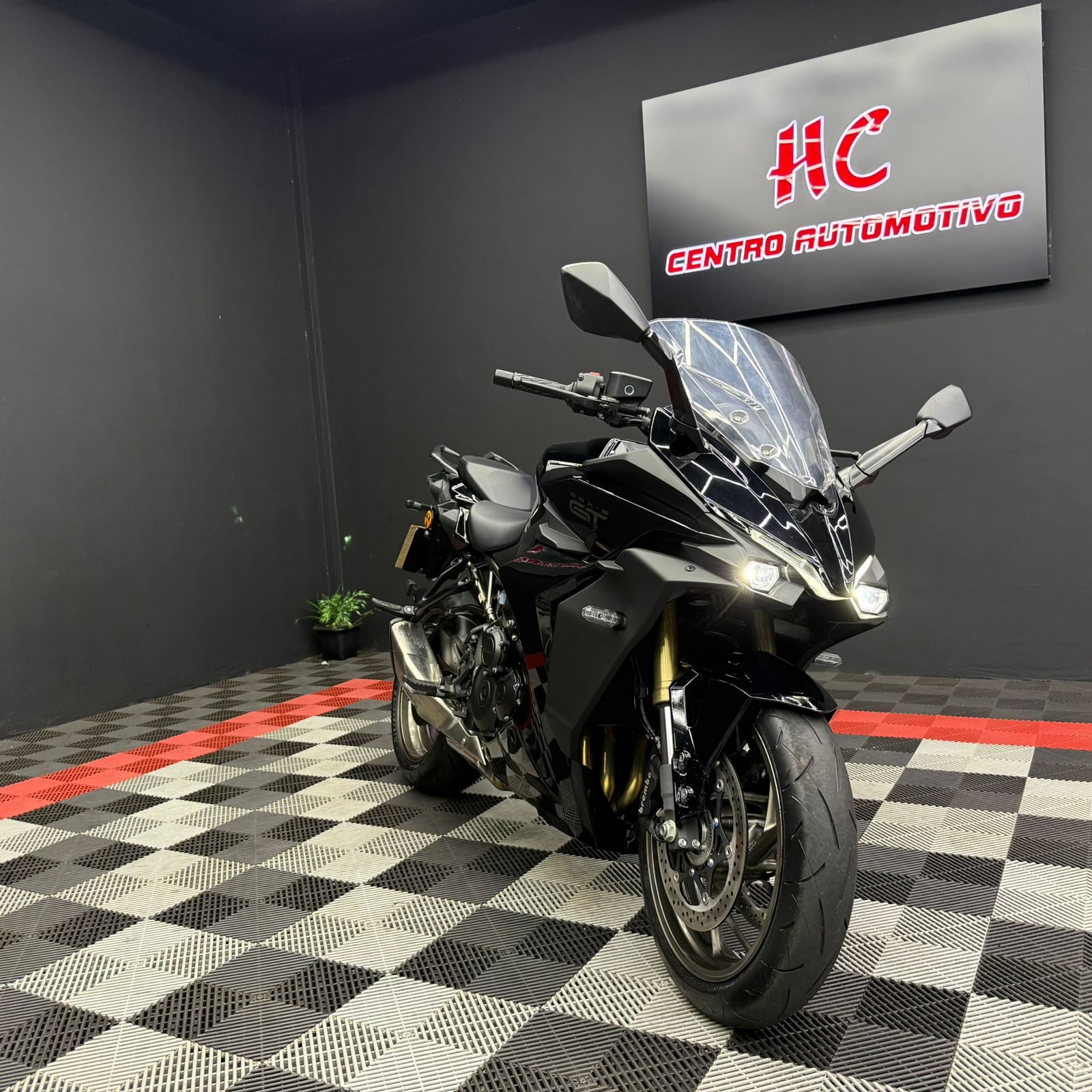 SUZUKI GSX-S1000GT 2025
